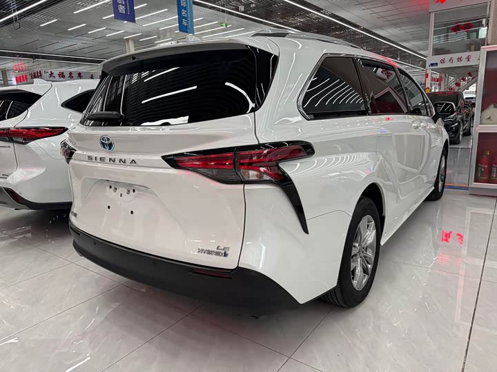 Photo 9 - Toyota Sienna