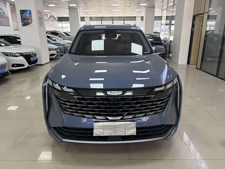 Фото 2 - Geely Atlas L