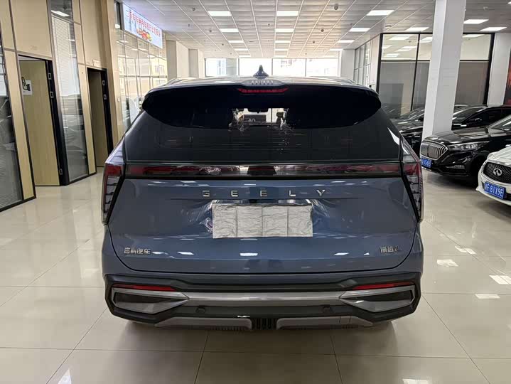 Фото 5 - Geely Atlas L