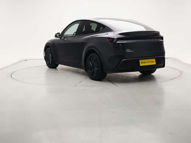 Photo 4 - Tesla Model Y