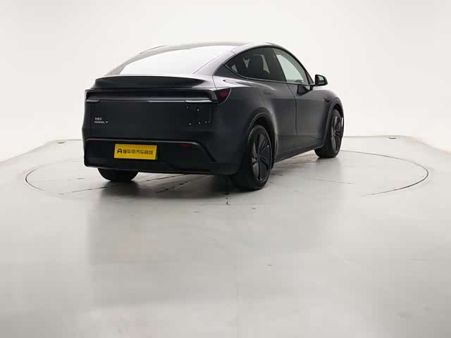 Photo 8 - Tesla Model Y