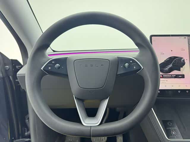 Photo 9 - Tesla Model Y