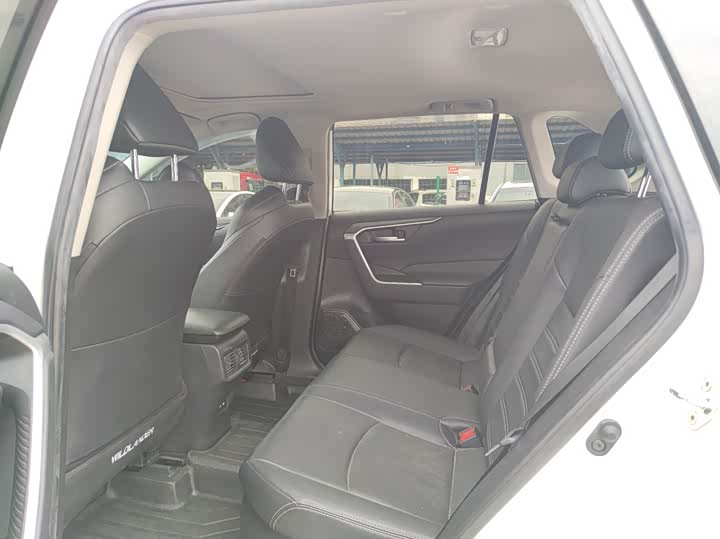 Фото 7 - Toyota Wildlander