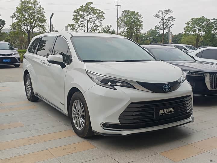 Фото 3 - Toyota Sienna