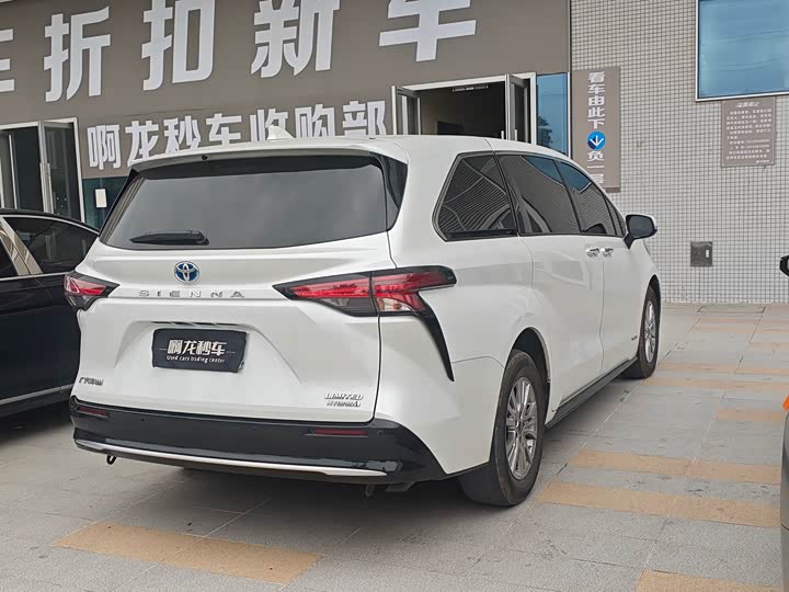 Фото 5 - Toyota Sienna