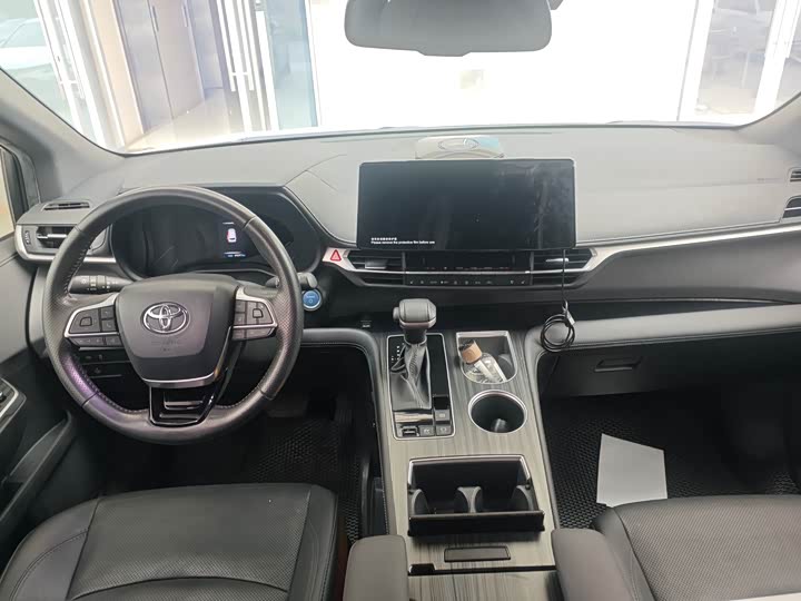 Фото 7 - Toyota Sienna