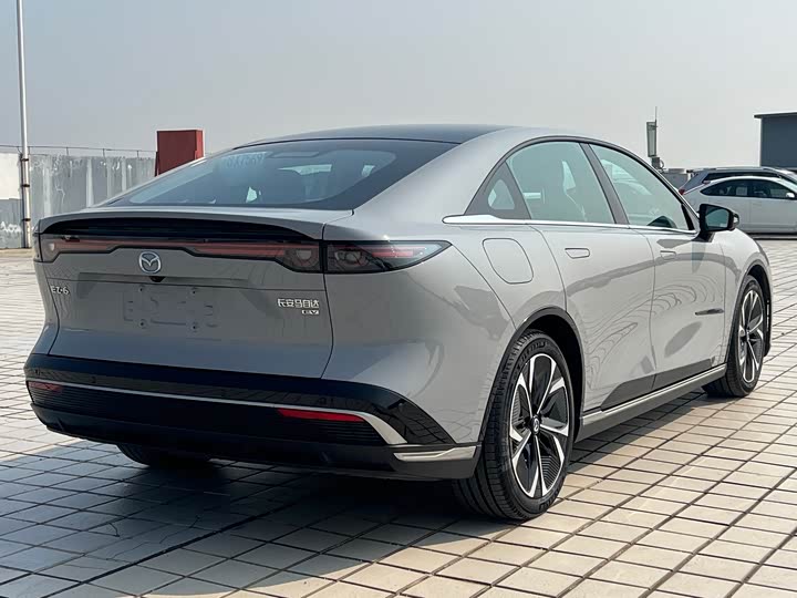 Photo 6 - Mazda EZ-6