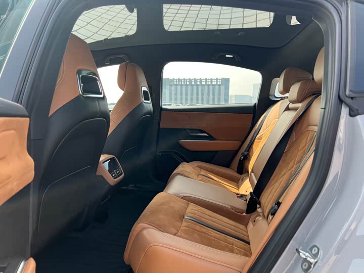 Photo 9 - Mazda EZ-6