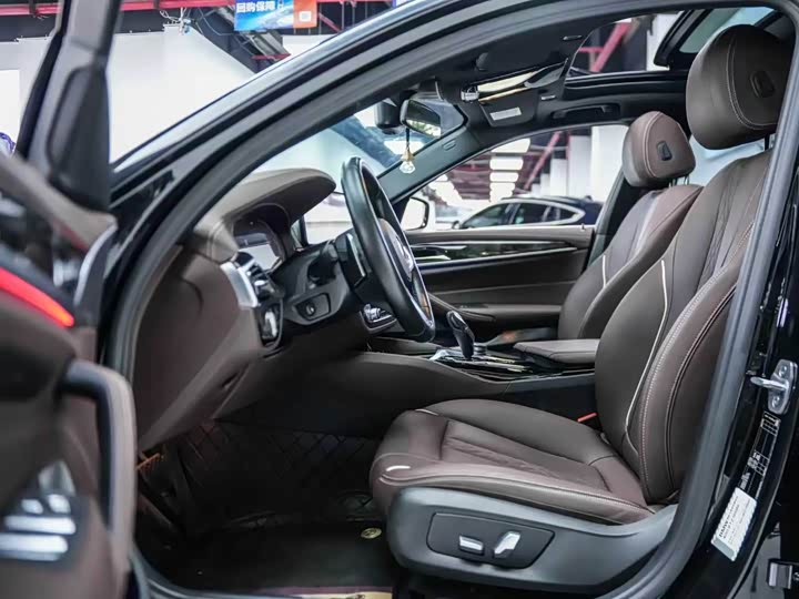 Фото 9 - BMW 5 Series