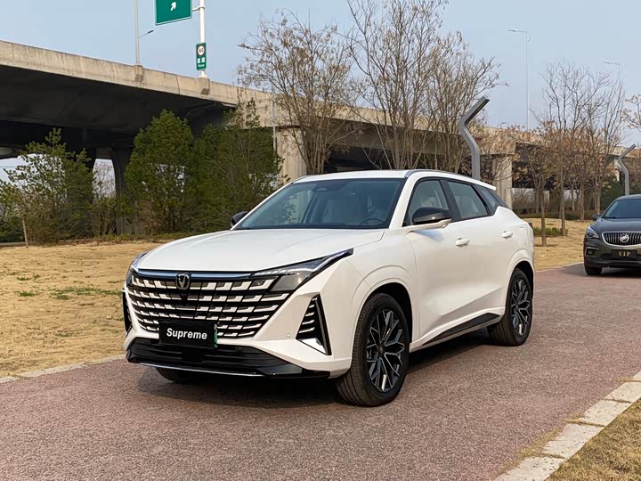 Фото 1 - Changan UNI-Z Hybrid