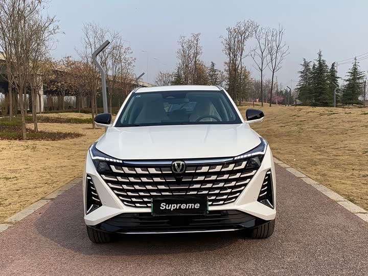 Фото 2 - Changan UNI-Z Hybrid