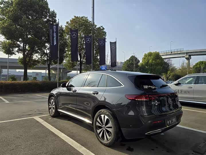 Фото 7 - Mercedes-Benz EQC