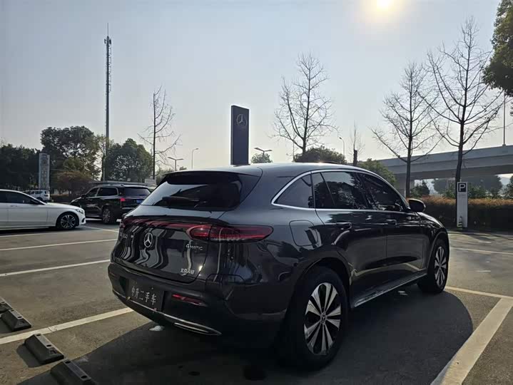 Фото 8 - Mercedes-Benz EQC