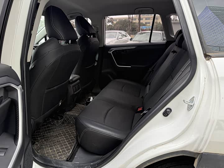 Photo 8 - Toyota Wildlander