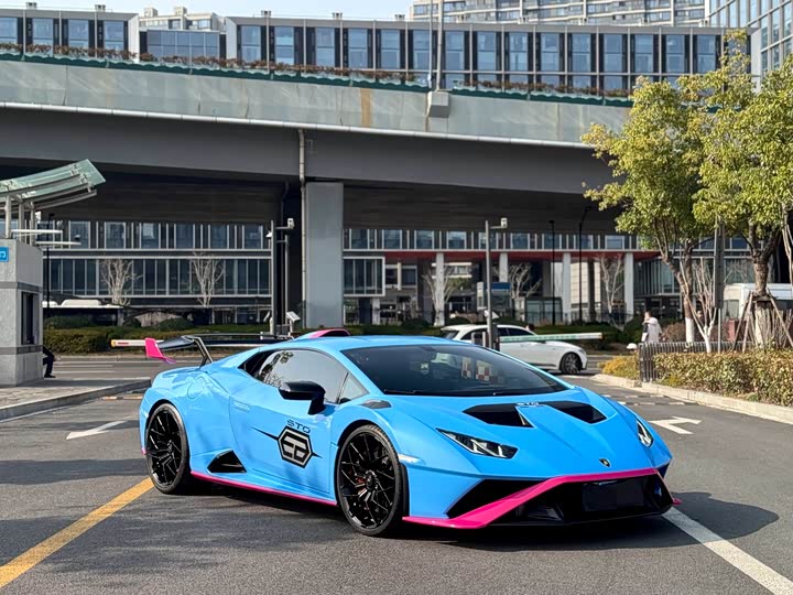 Фото 2 - Lamborghini Huracán