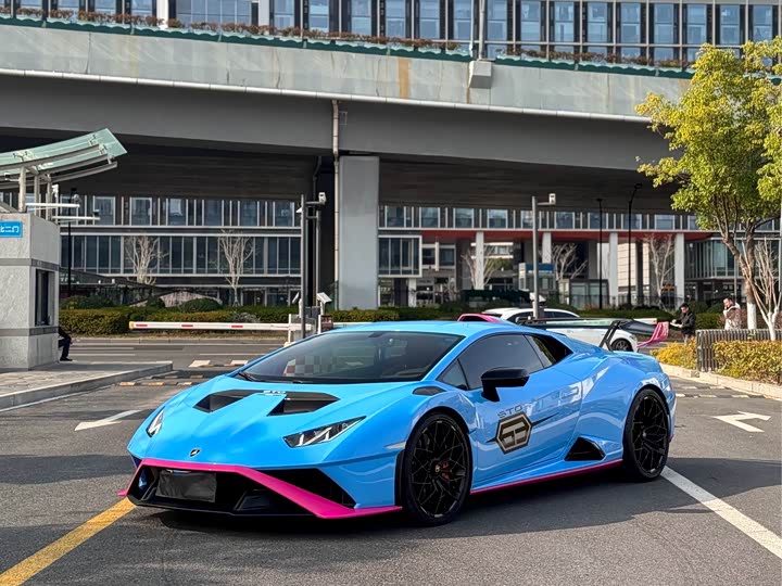 Фото 3 - Lamborghini Huracán