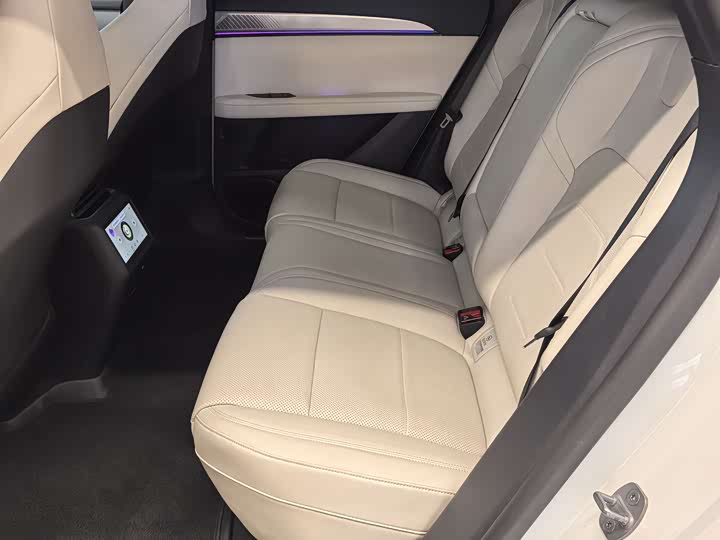 Фото 6 - Geely Jiyue 01