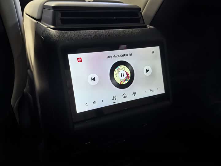 Фото 8 - Geely Jiyue 01