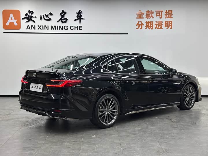 Фото 3 - Toyota Camry