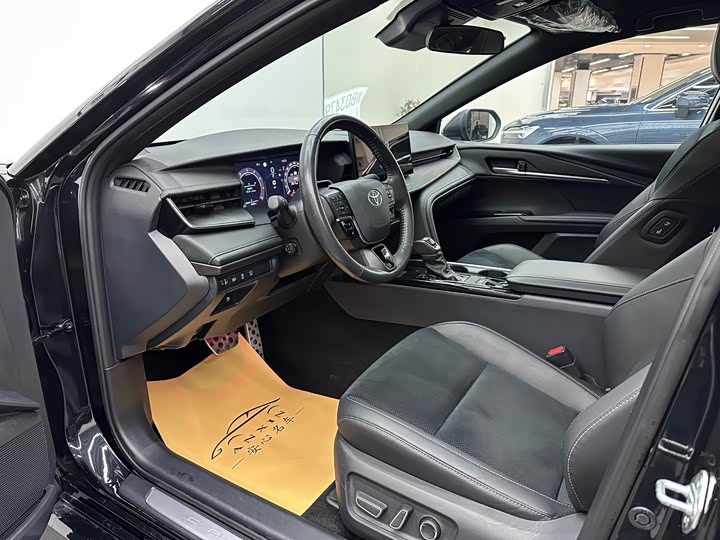 Фото 9 - Toyota Camry