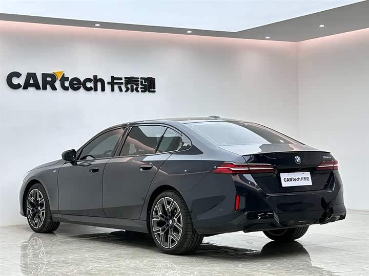 Фото 3 - BMW 5 Series