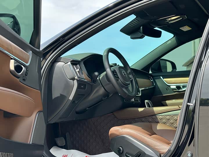 Фото 8 - Volvo S90