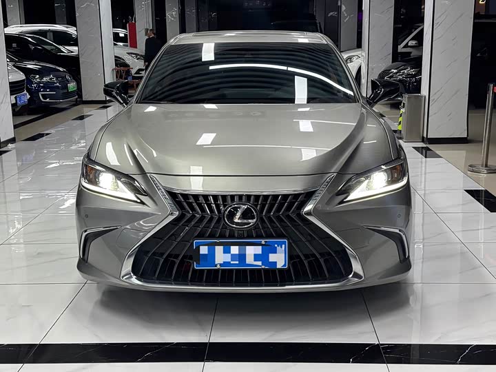 Фото 2 - Lexus ES