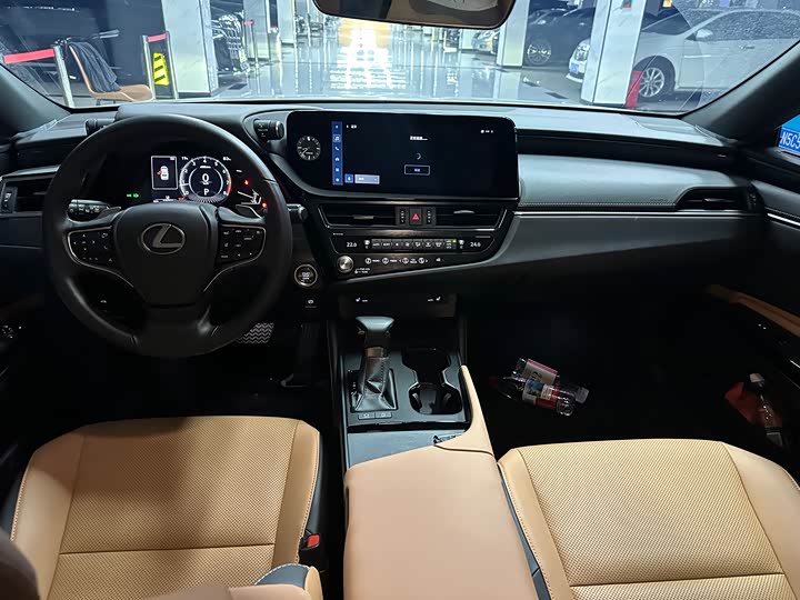 Фото 6 - Lexus ES