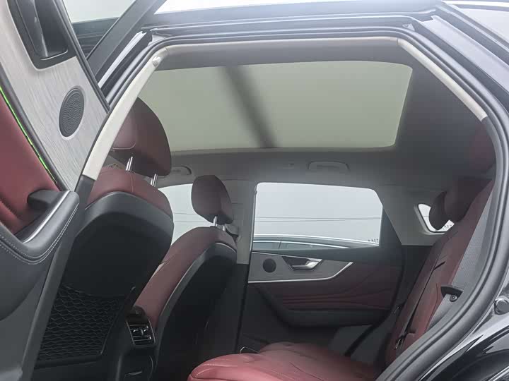 Фото 9 - Hongqi HS5