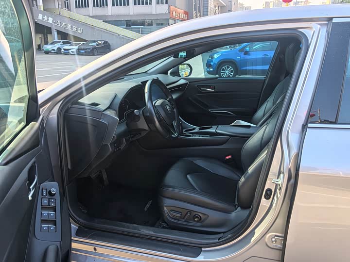 Photo 5 - Toyota Avalon