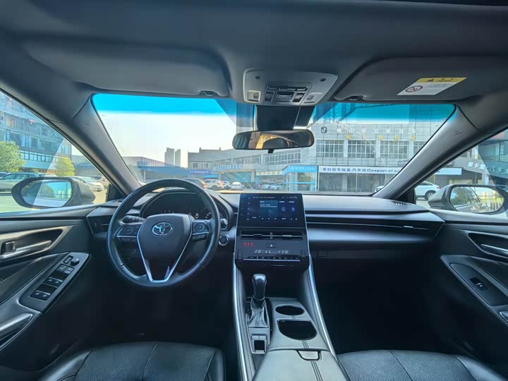 Photo 6 - Toyota Avalon