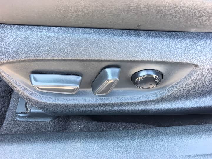 Photo 8 - Toyota Avalon