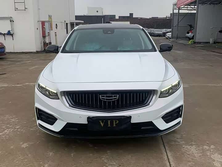 Фото 2 - Geely Preface