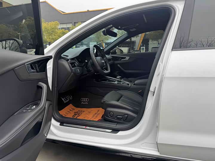 Zdjęcie 4 - Audi A4L
