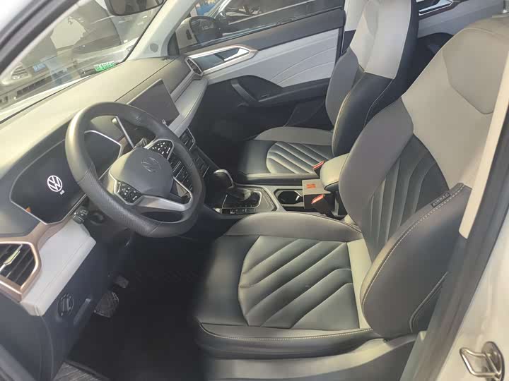 Photo 3 - Volkswagen Tharu