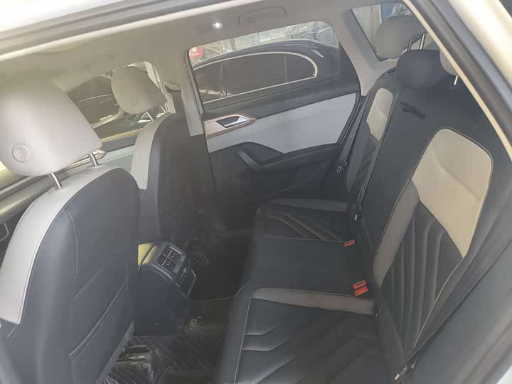 Photo 7 - Volkswagen Tharu