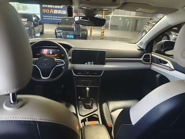 Photo 8 - Volkswagen Tharu