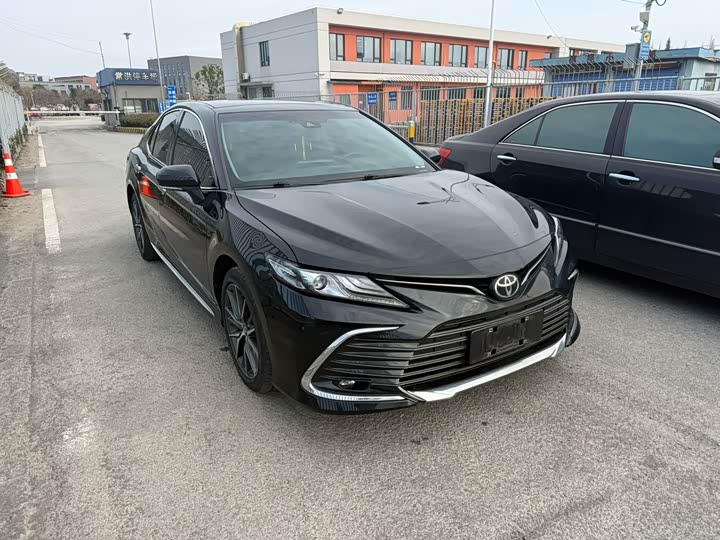 Фото 3 - Toyota Camry