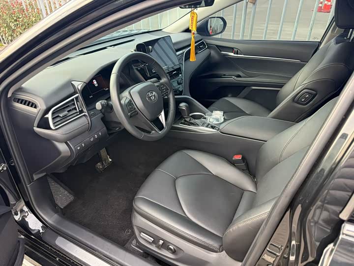 Фото 4 - Toyota Camry