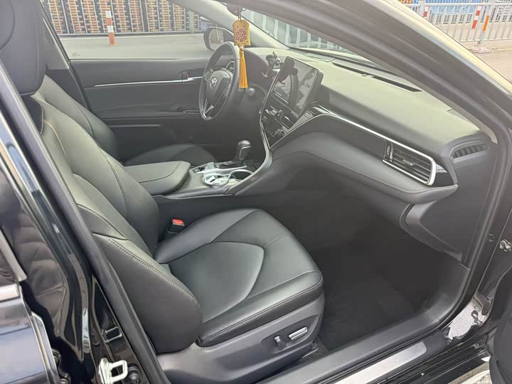 Фото 5 - Toyota Camry