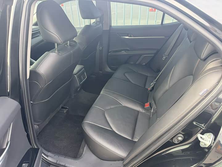 Фото 6 - Toyota Camry