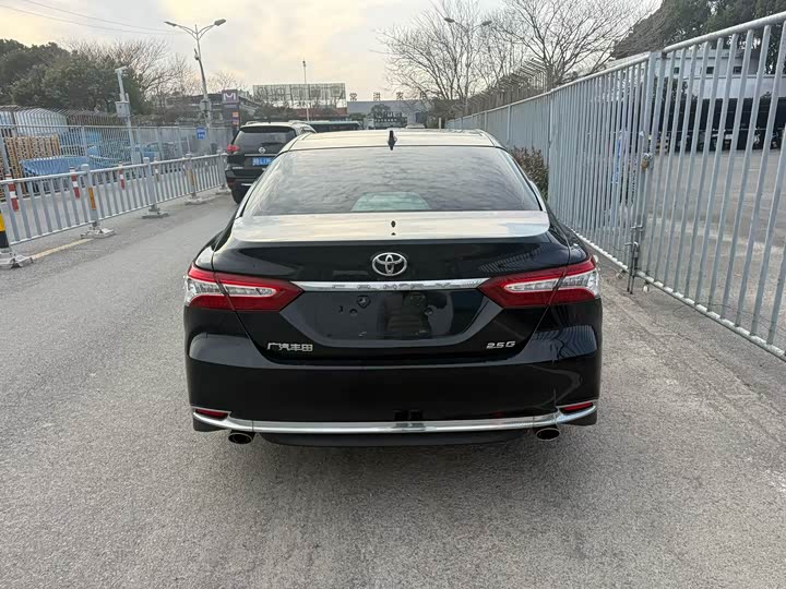 Фото 7 - Toyota Camry