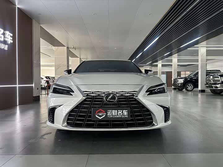 Фото 2 - Lexus ES