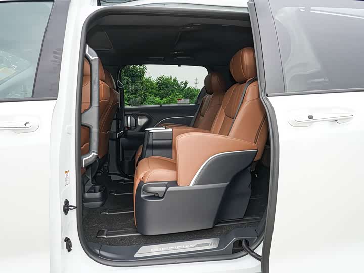 Фото 4 - Toyota Sienna