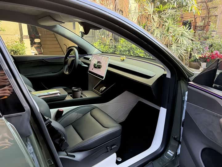 Photo 4 - Tesla Model Y