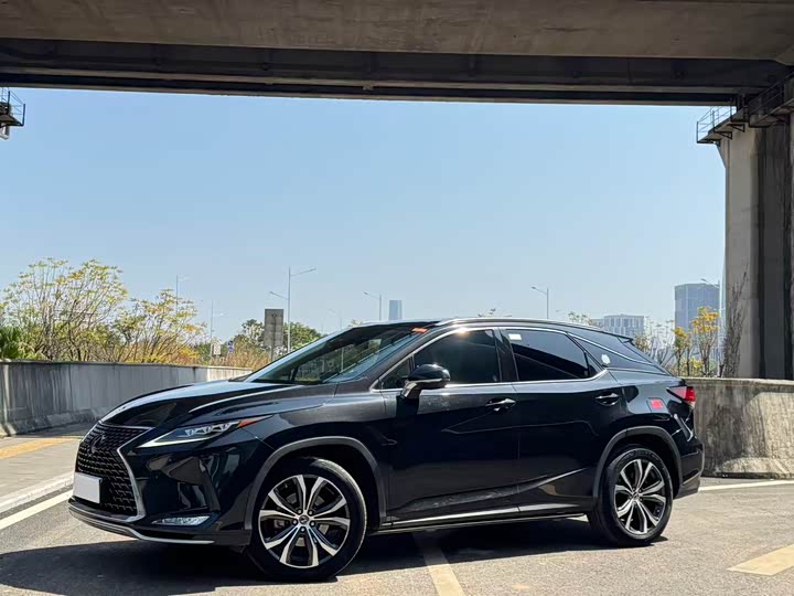 Фото 1 - Lexus RX