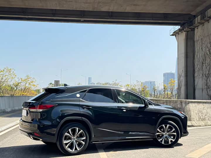 Фото 9 - Lexus RX