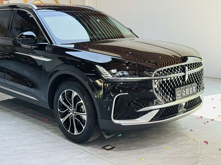 Фото 5 - Lincoln Nautilus