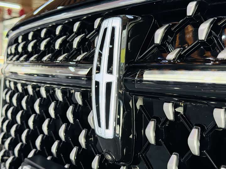 Фото 7 - Lincoln Nautilus