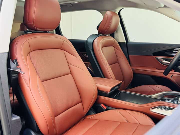 Фото 9 - Lincoln Nautilus